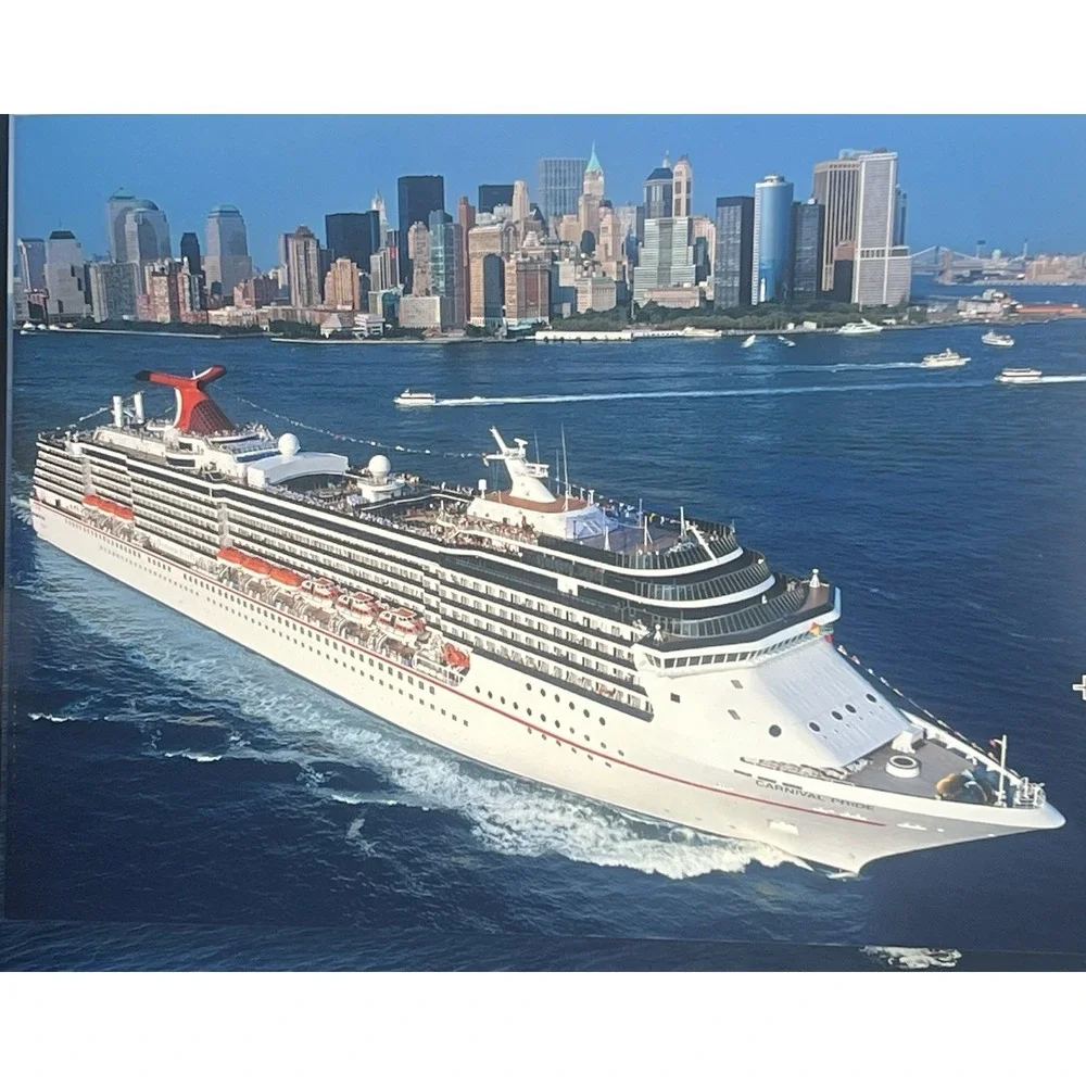 Carnival Cruise Lines Keyring  USB Drive Key Chain withiconic ships picture